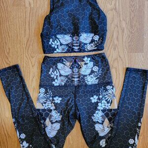 Yoga Democracy Beeloved Blackout set Size XS